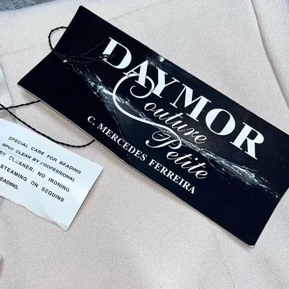 NWT women’s petite DAYMOR COUTURE champagne crop formal beaded jacket size 6 - Picture 7 of 7